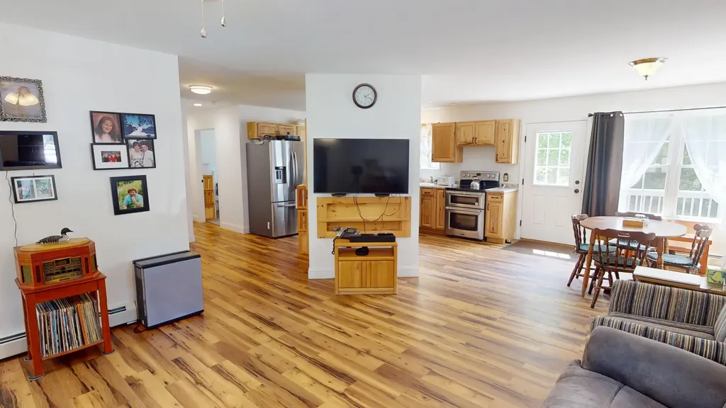 4360 Bennoch Road Alton ME 04468