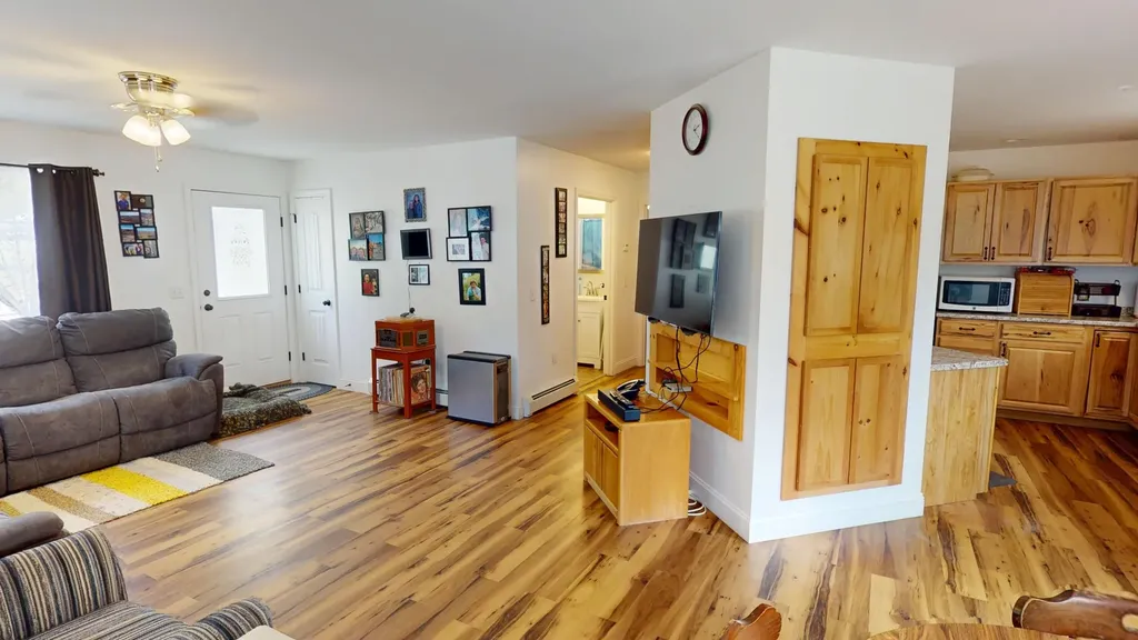 4360 Bennoch Road Alton ME 04468