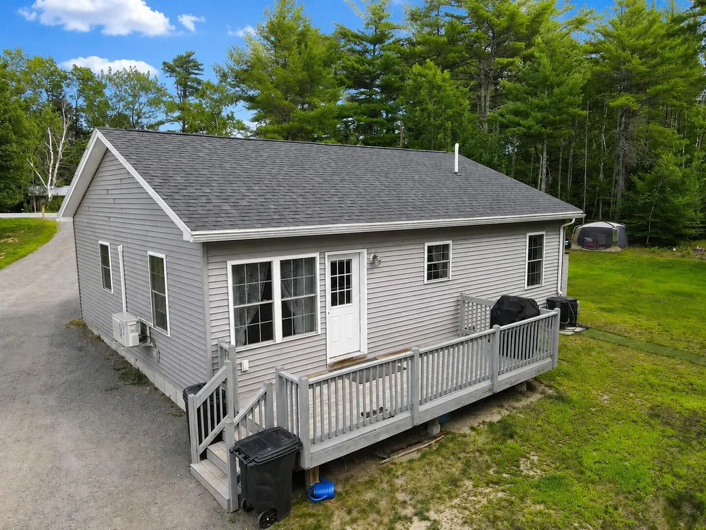 4360 Bennoch Road Alton ME 04468