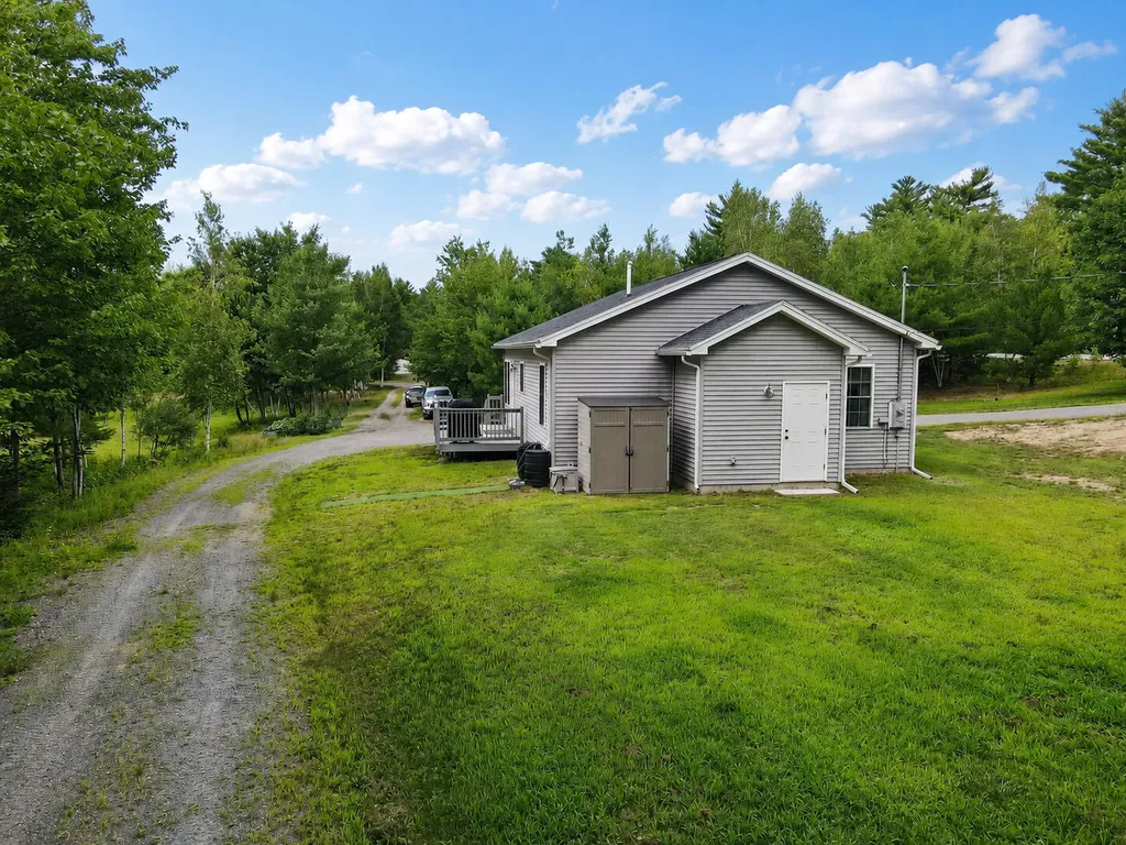 4360 Bennoch Road Alton ME 04468
