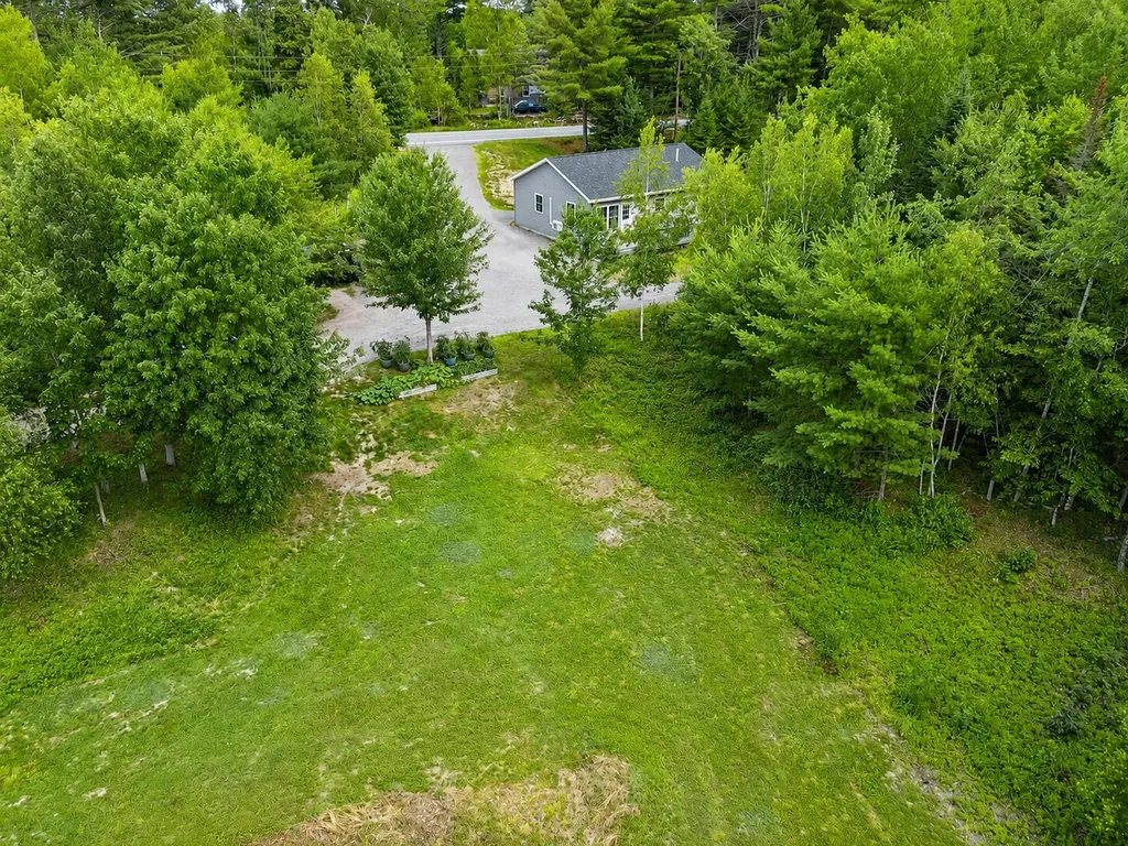 4360 Bennoch Road Alton ME 04468