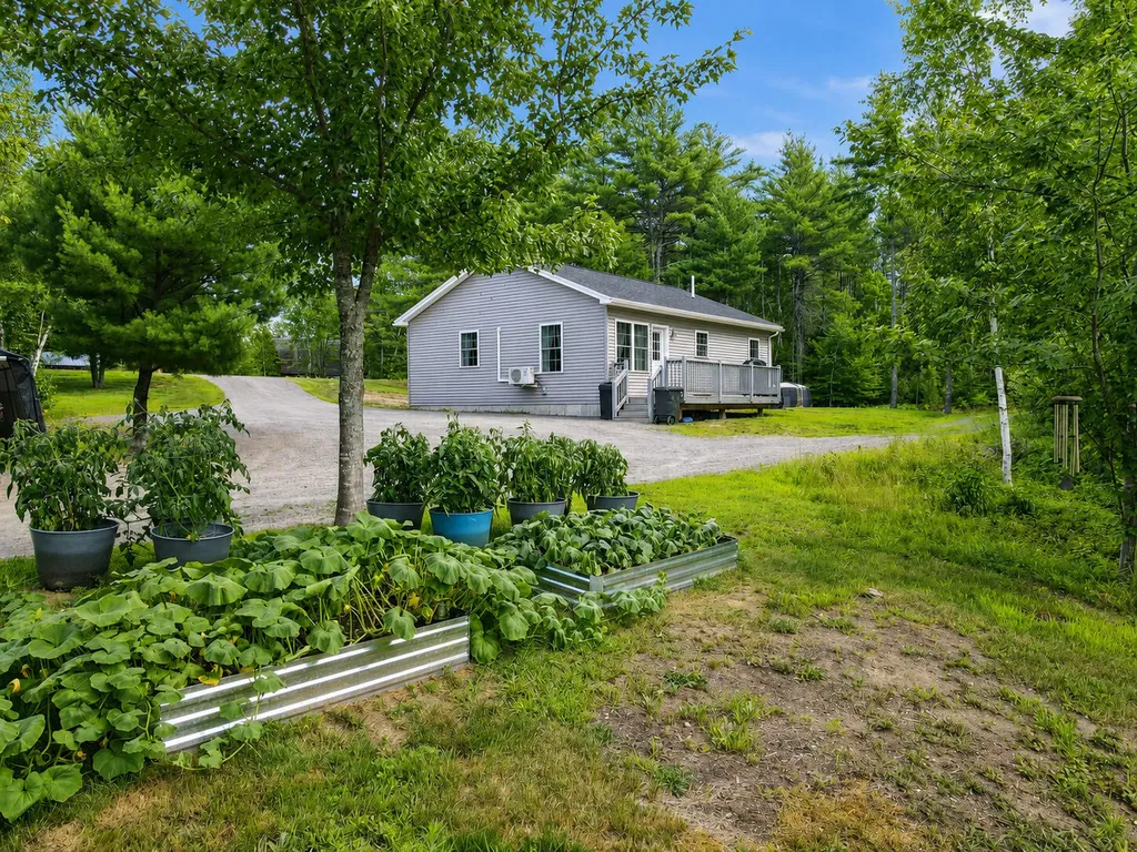 4360 Bennoch Road Alton ME 04468