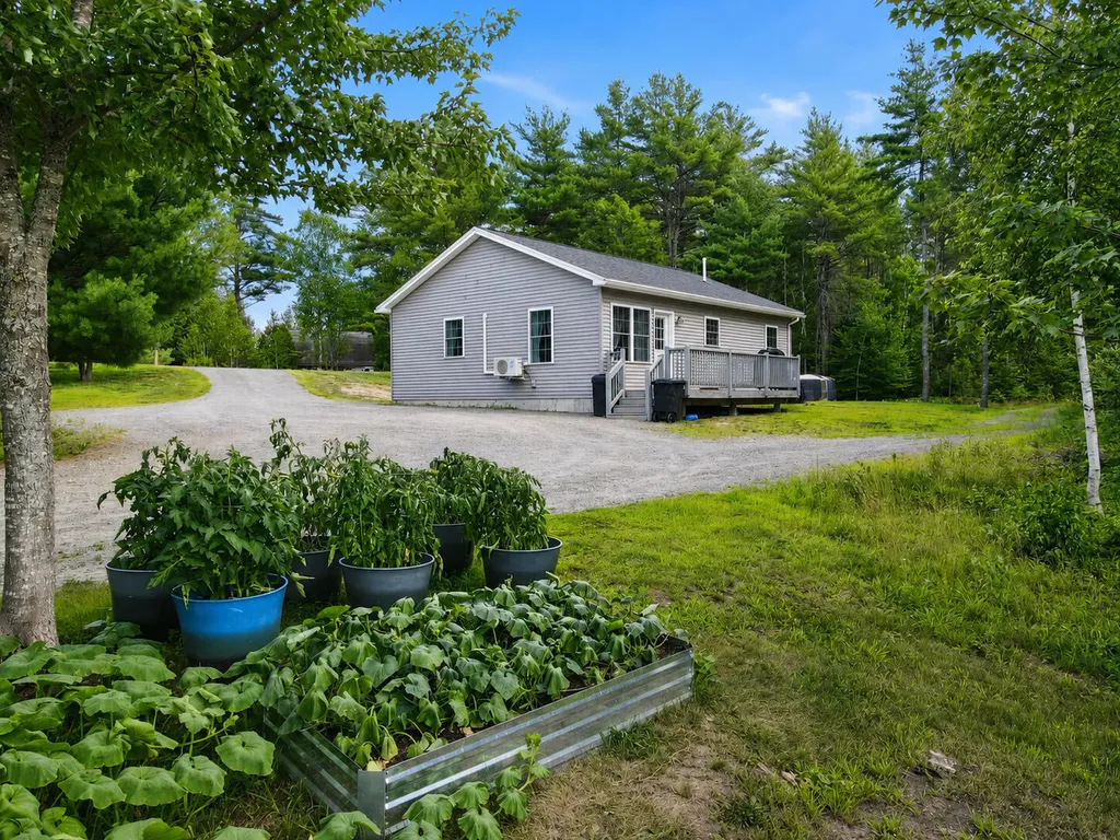 4360 Bennoch Road Alton ME 04468