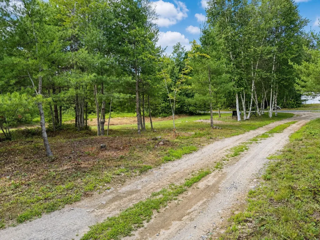 4360 Bennoch Road Alton ME 04468