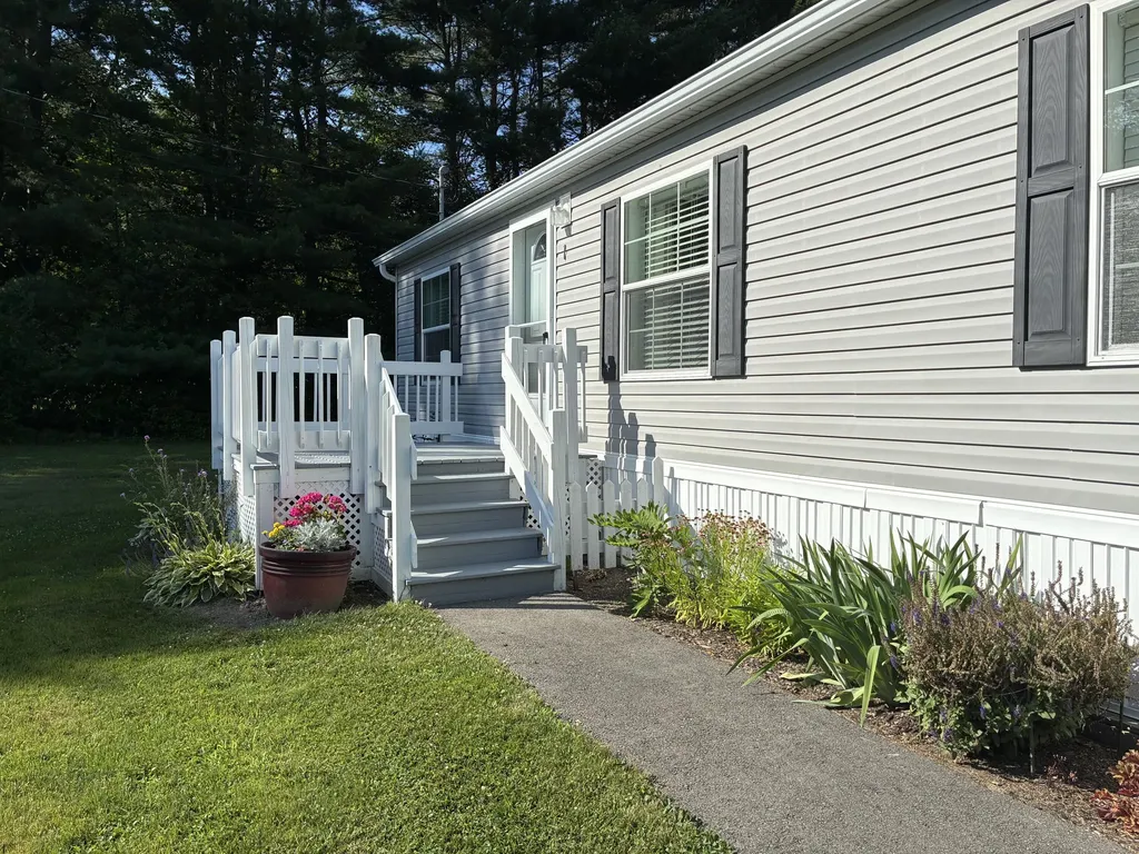 1 Karen Street Palmyra ME 04965