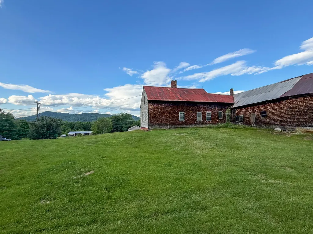 19 Knox Road Peru ME 04290
