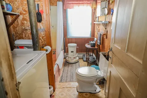19 Knox Road Peru ME 04290