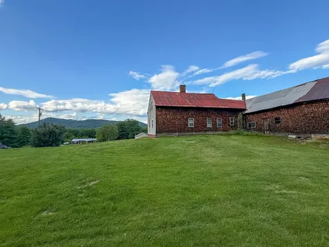 19 Knox Road Peru ME 04290