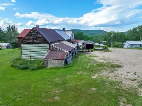 19 Knox Road Peru ME 04290