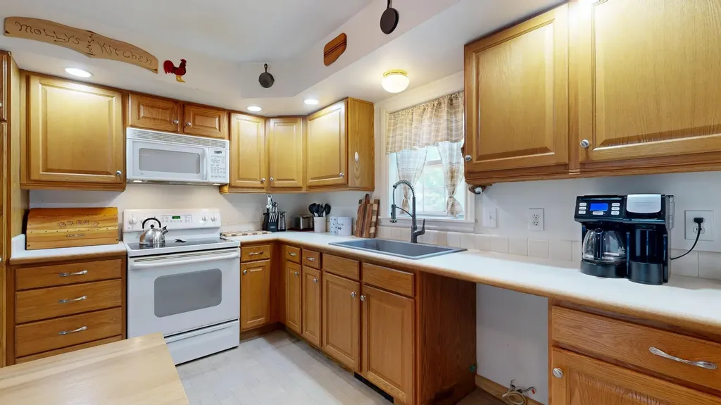 93 Hall Lane Appleton ME 04862