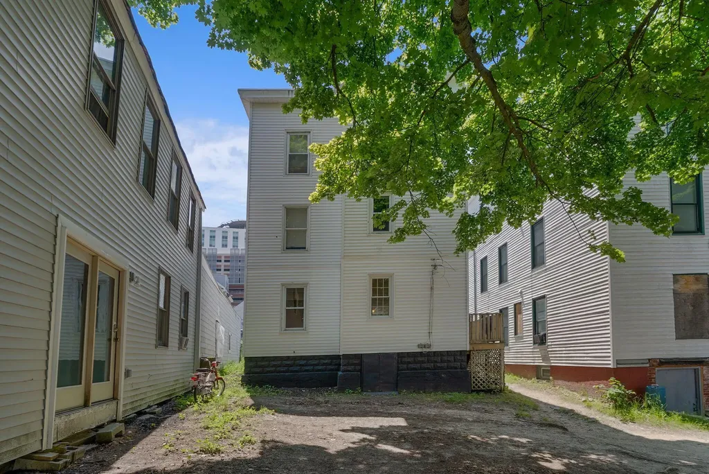 17 Boynton Street Portland ME 04102
