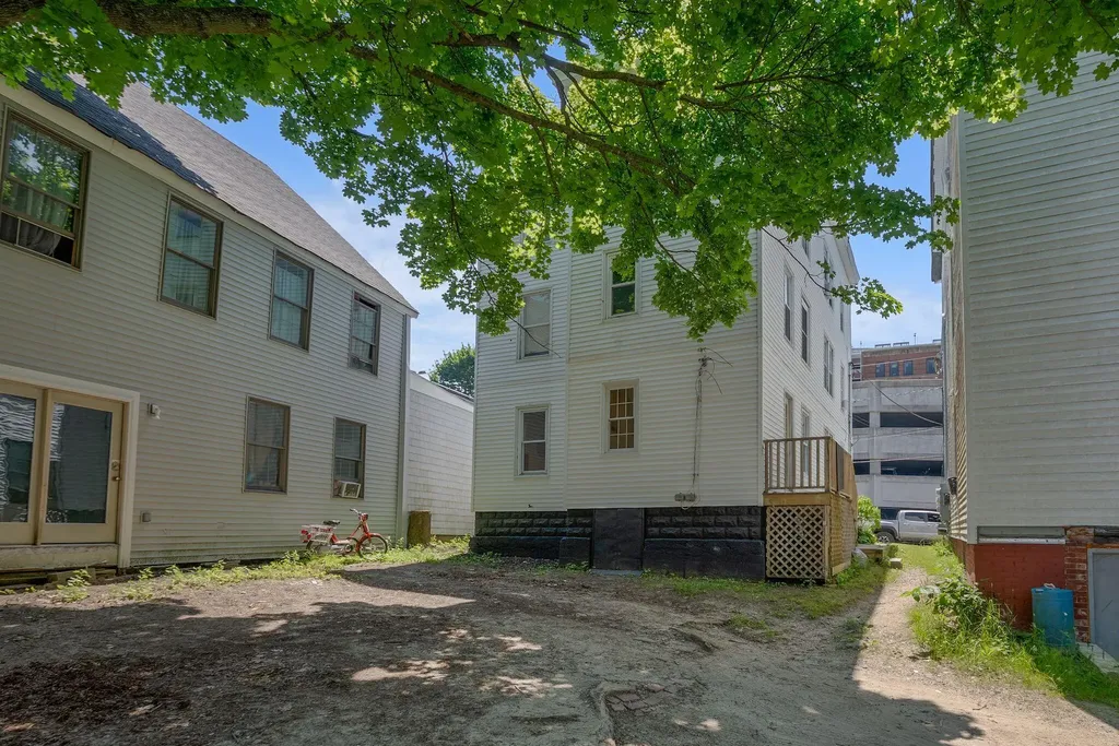 17 Boynton Street Portland ME 04102