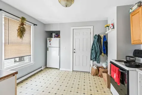 17 Boynton Street Portland ME 04102