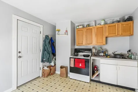 17 Boynton Street Portland ME 04102