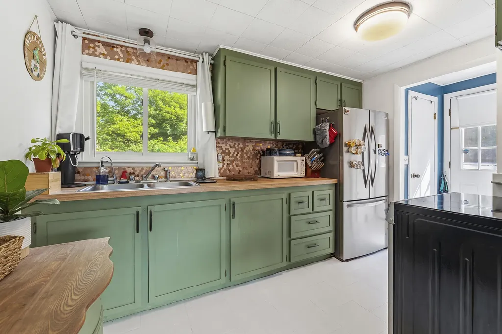 44 King Road Lisbon ME 04250