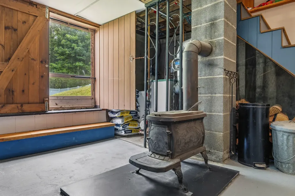 44 King Road Lisbon ME 04250