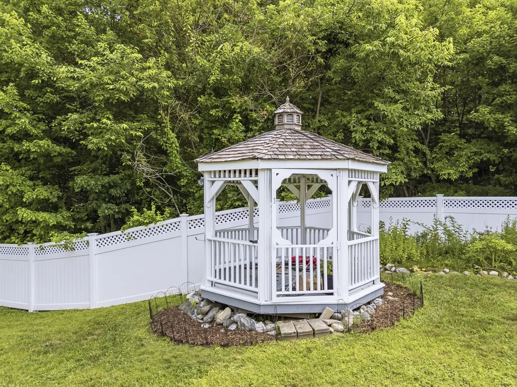 44 King Road Lisbon ME 04250