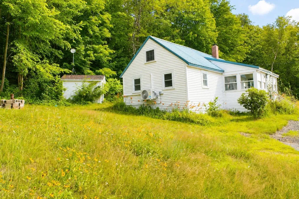 462 Main Street Dixfield ME 04224