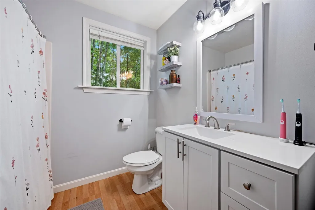 12 Seekins Way Orrington ME 04474