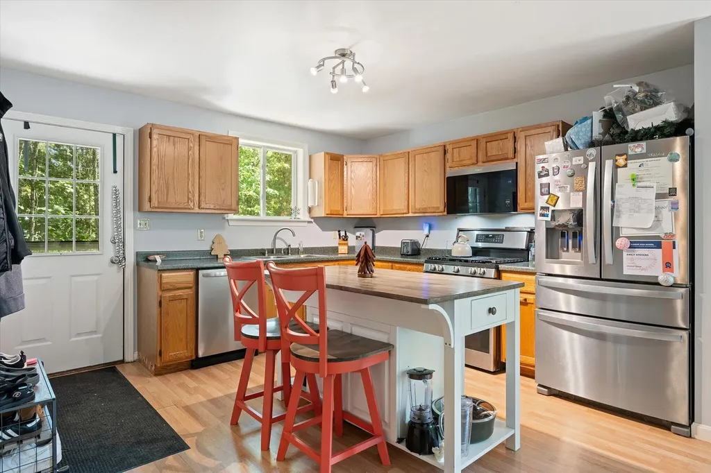 12 Seekins Way Orrington ME 04474