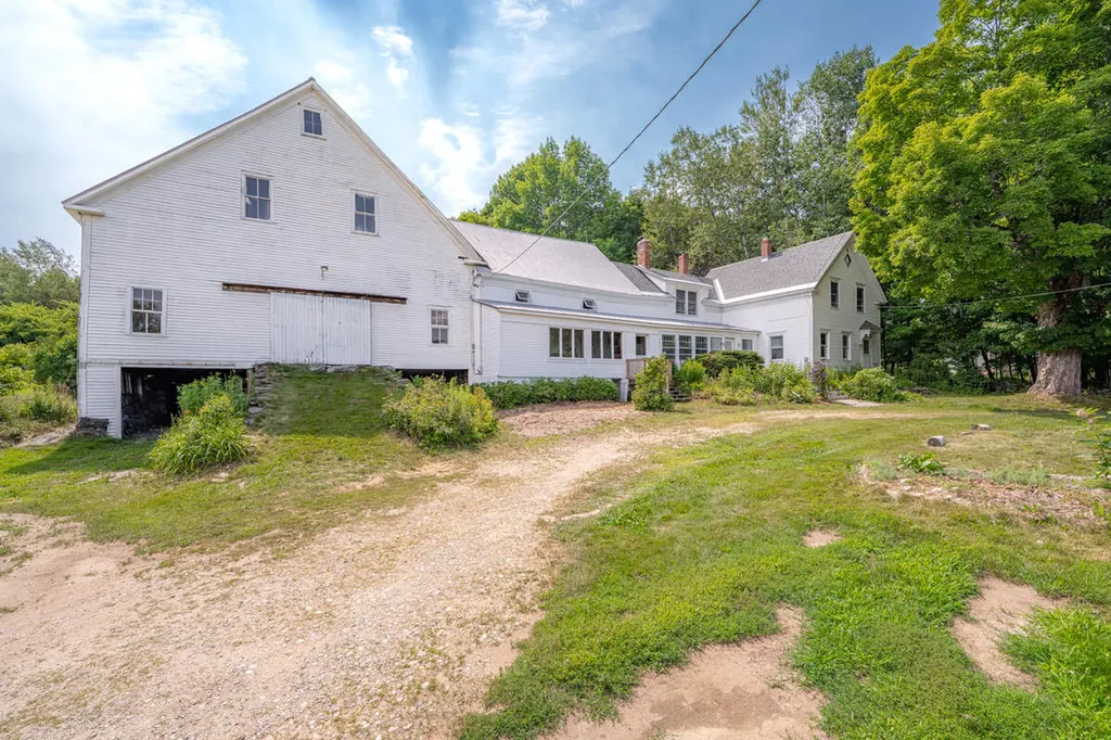32 Don Hunt Road Norway ME 04268