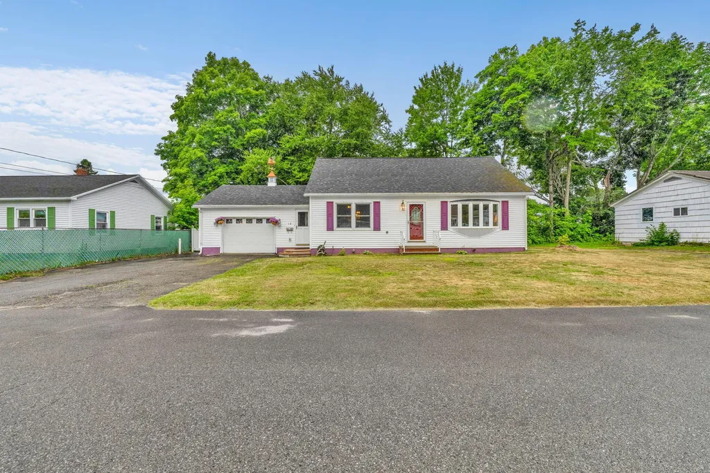 18 Grove Street East Millinocket ME 04430