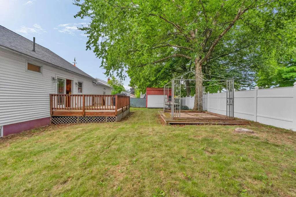 18 Grove Street East Millinocket ME 04430