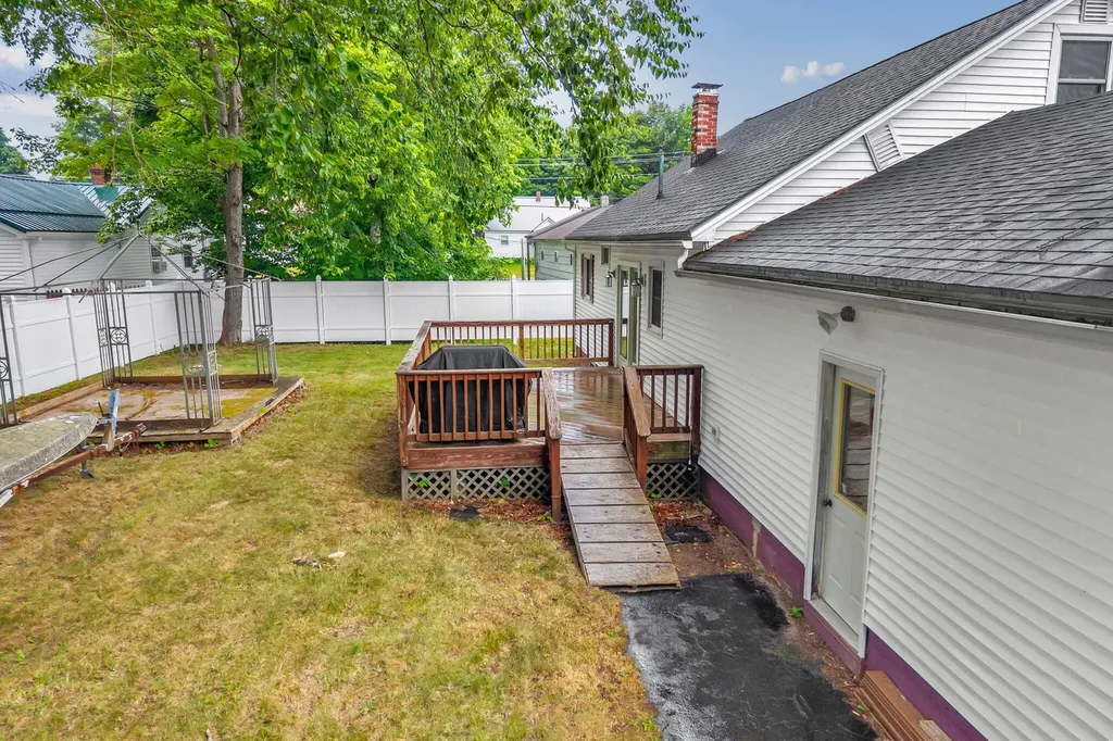 18 Grove Street East Millinocket ME 04430