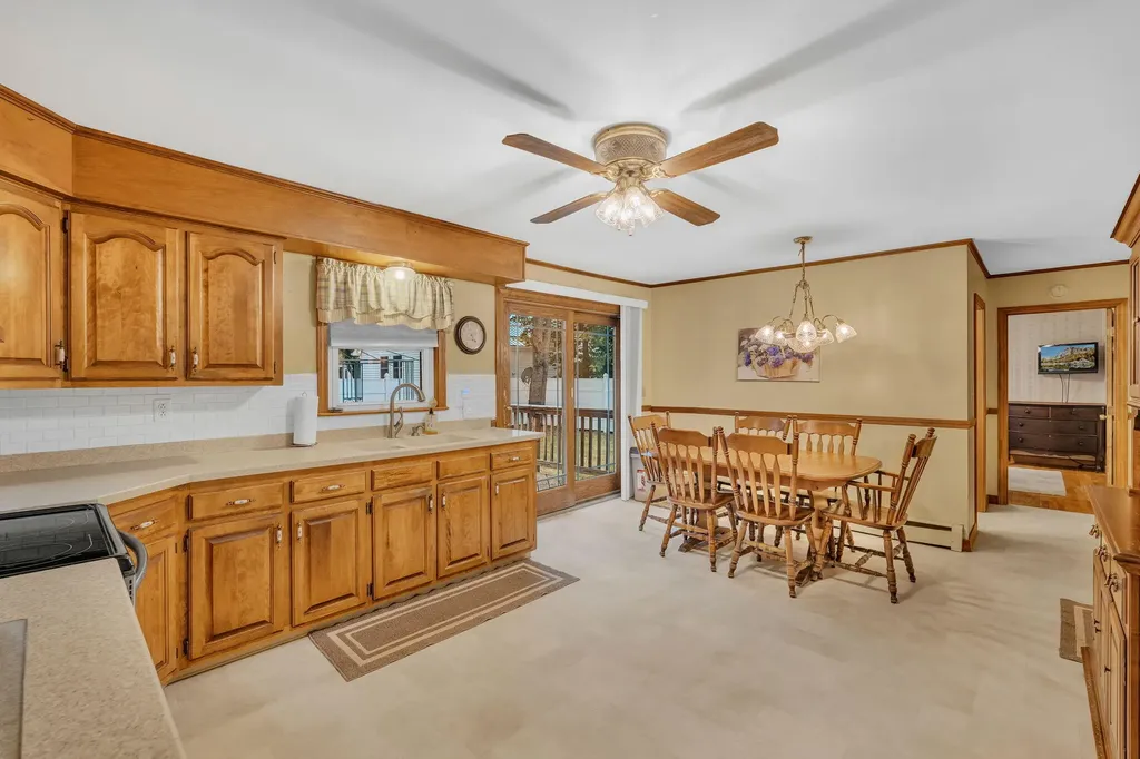 18 Grove Street East Millinocket ME 04430