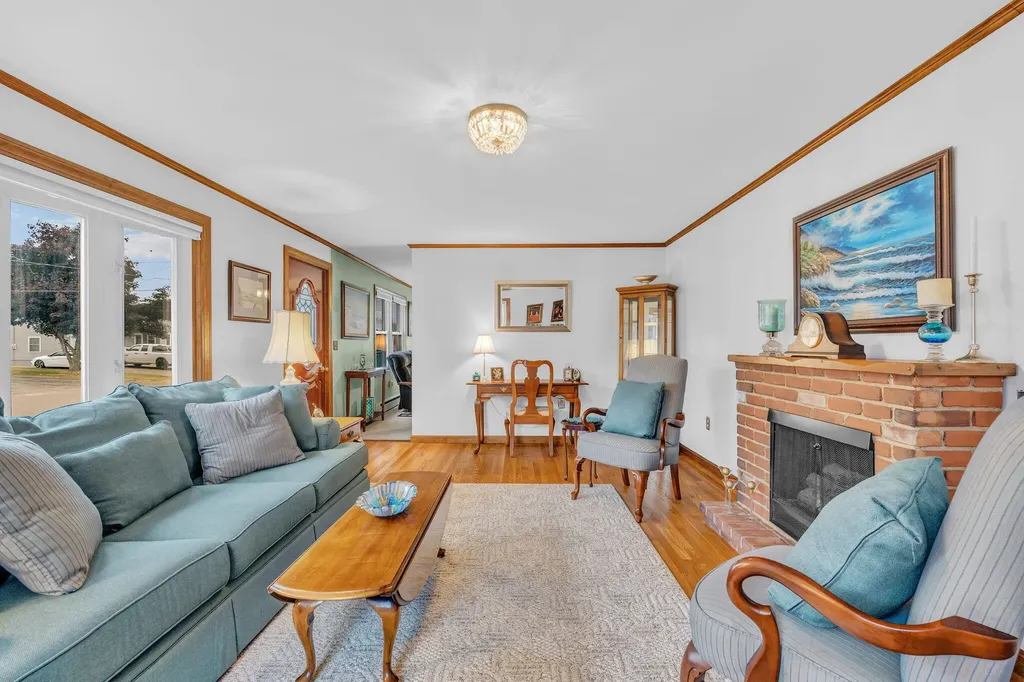 18 Grove Street East Millinocket ME 04430