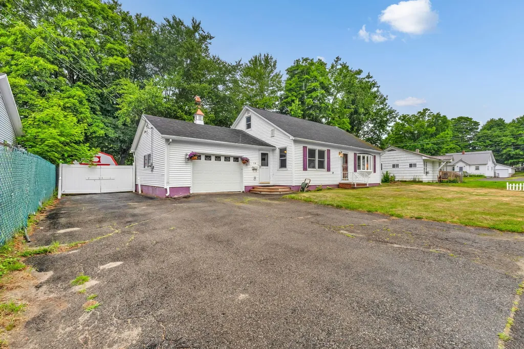 18 Grove Street East Millinocket ME 04430