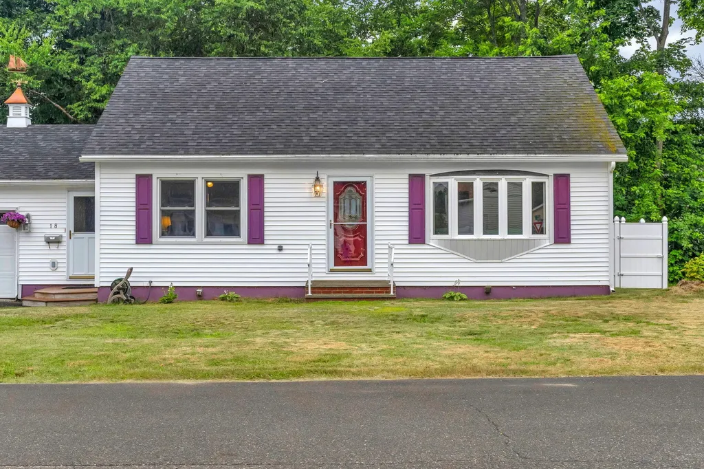 18 Grove Street East Millinocket ME 04430