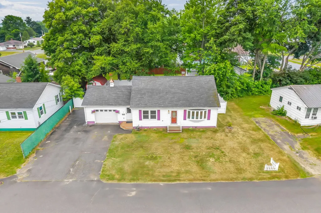 18 Grove Street East Millinocket ME 04430