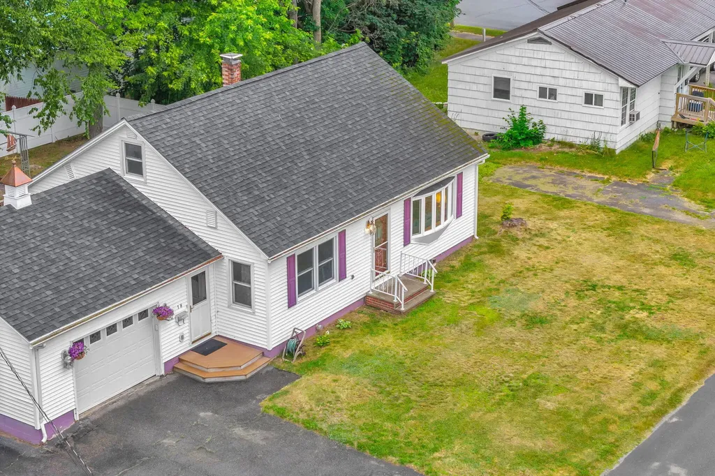 18 Grove Street East Millinocket ME 04430