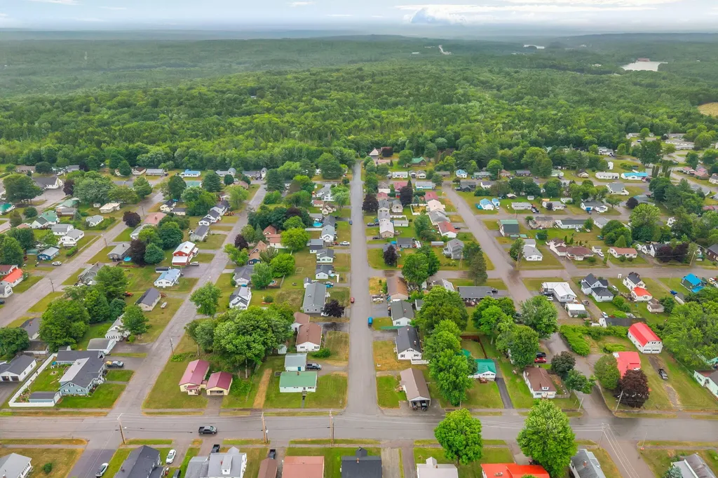 18 Grove Street East Millinocket ME 04430