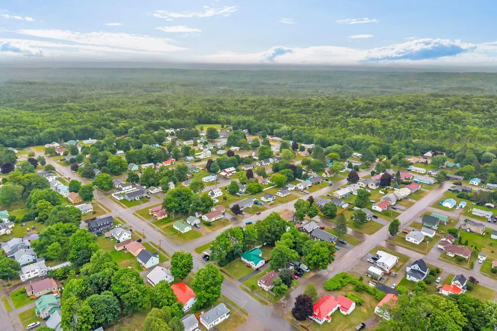 18 Grove Street East Millinocket ME 04430