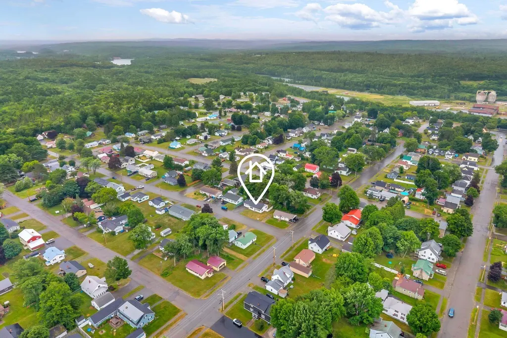 18 Grove Street East Millinocket ME 04430