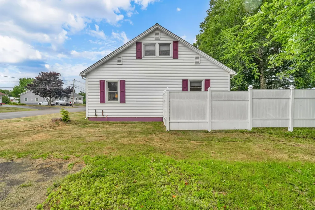 18 Grove Street East Millinocket ME 04430