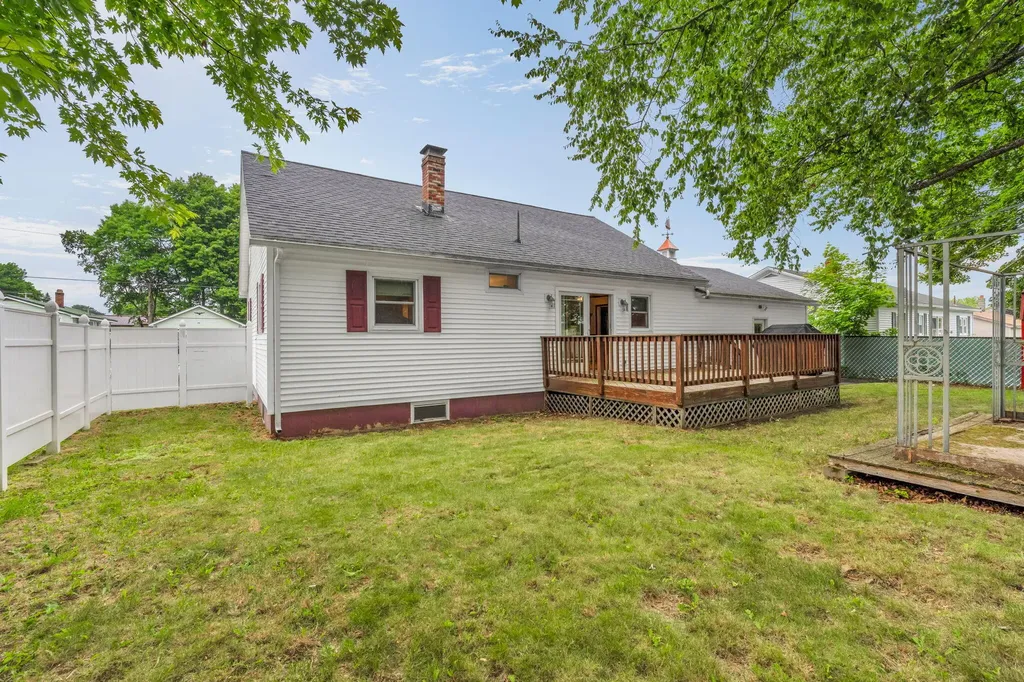 18 Grove Street East Millinocket ME 04430