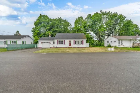 18 Grove Street East Millinocket ME 04430