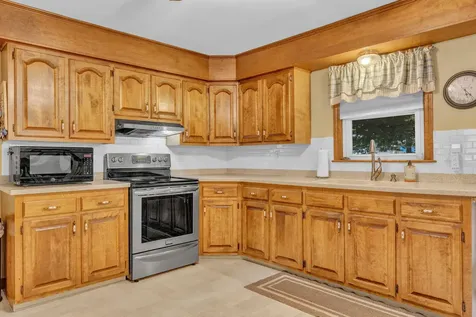 18 Grove Street East Millinocket ME 04430