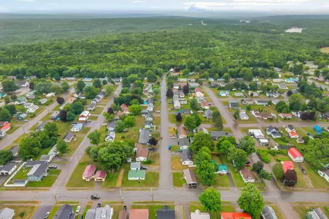 18 Grove Street East Millinocket ME 04430