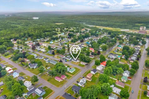 18 Grove Street East Millinocket ME 04430