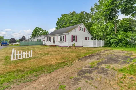 18 Grove Street East Millinocket ME 04430