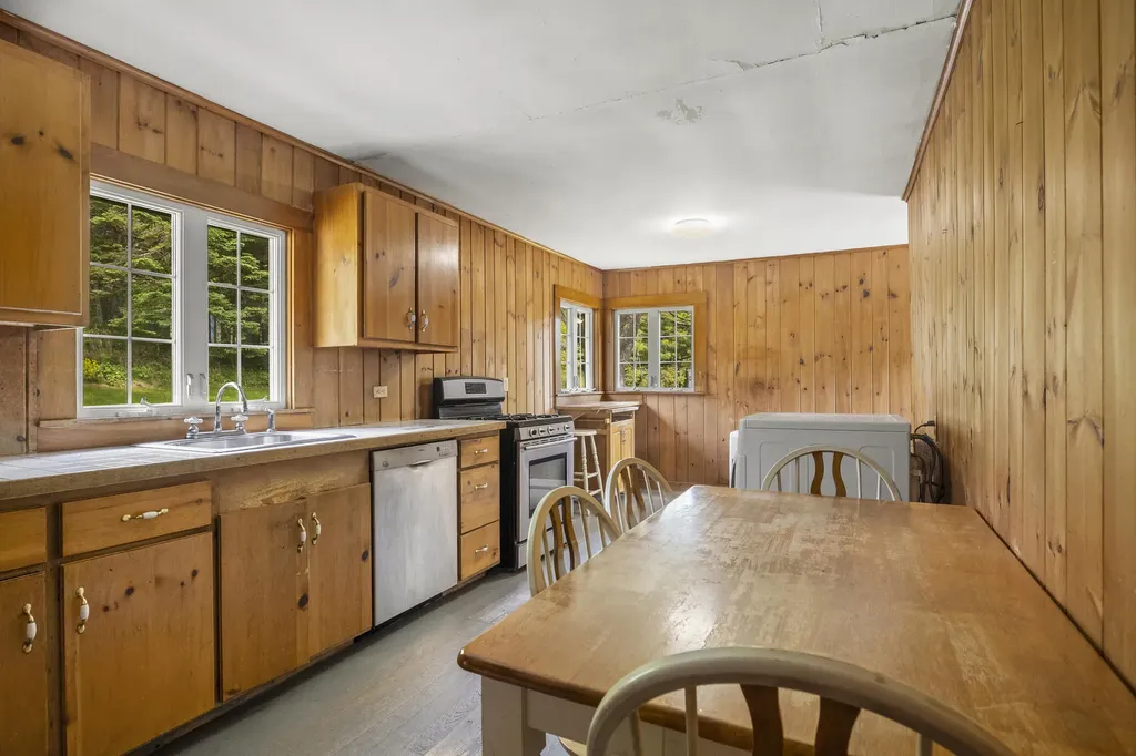 193 Lobster Cove Road Boothbay Harbor ME 04538