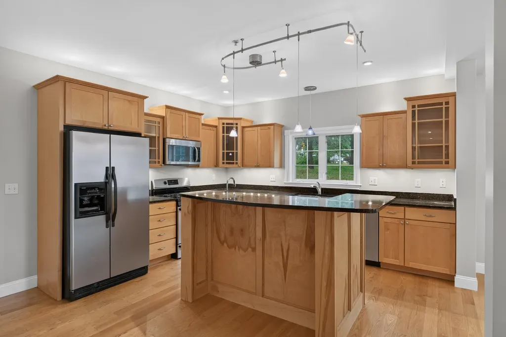 24 Brackett Street Portland ME 04102