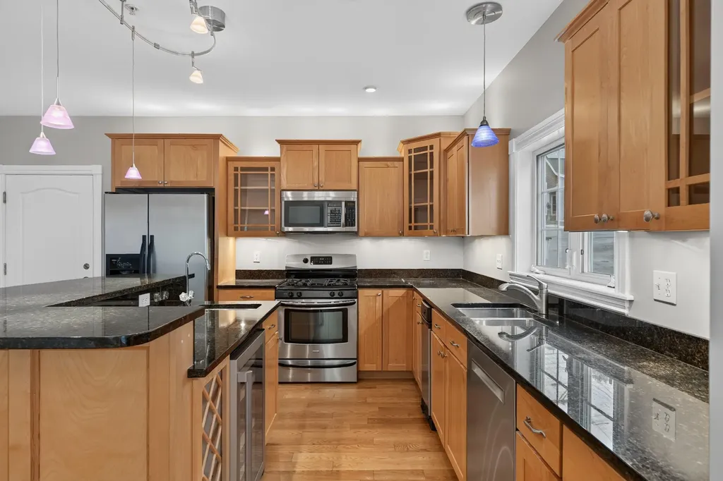24 Brackett Street Portland ME 04102