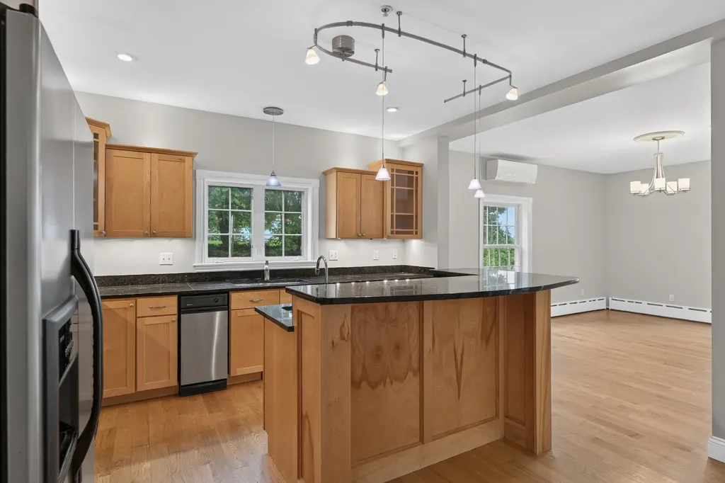 24 Brackett Street Portland ME 04102