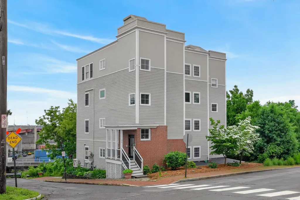 24 Brackett Street Portland ME 04102