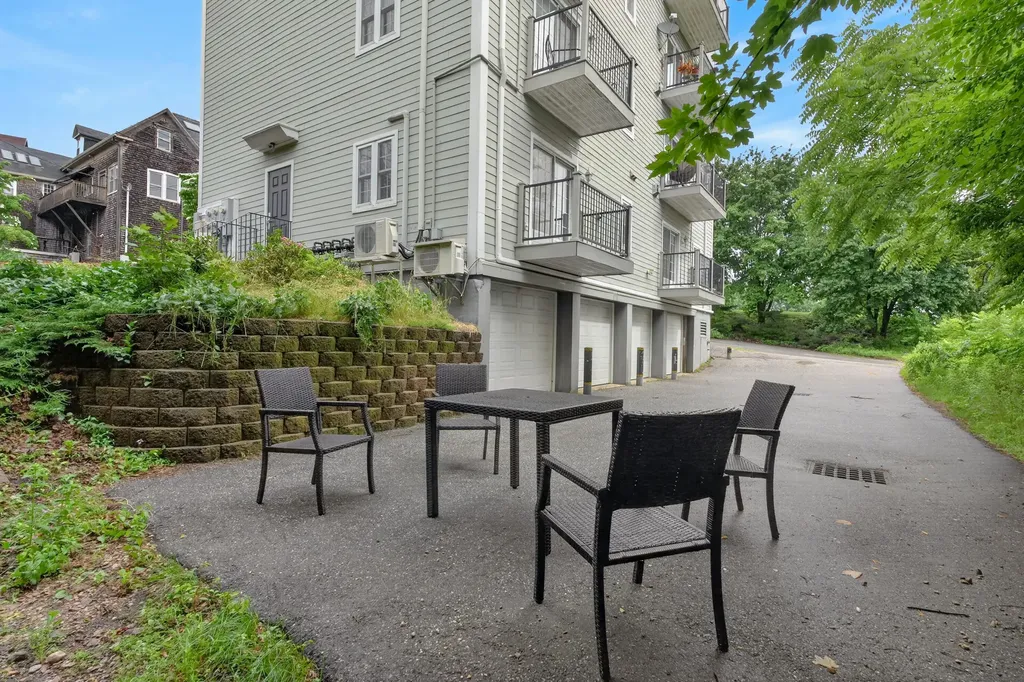 24 Brackett Street Portland ME 04102